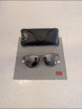 Ray-Ban ERIKA LOW BRIDGE